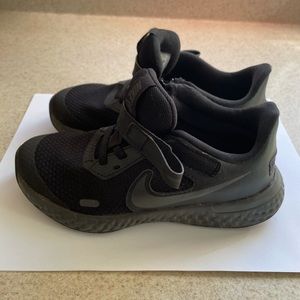 Nike Revolution 5 FlyEase Little Kids